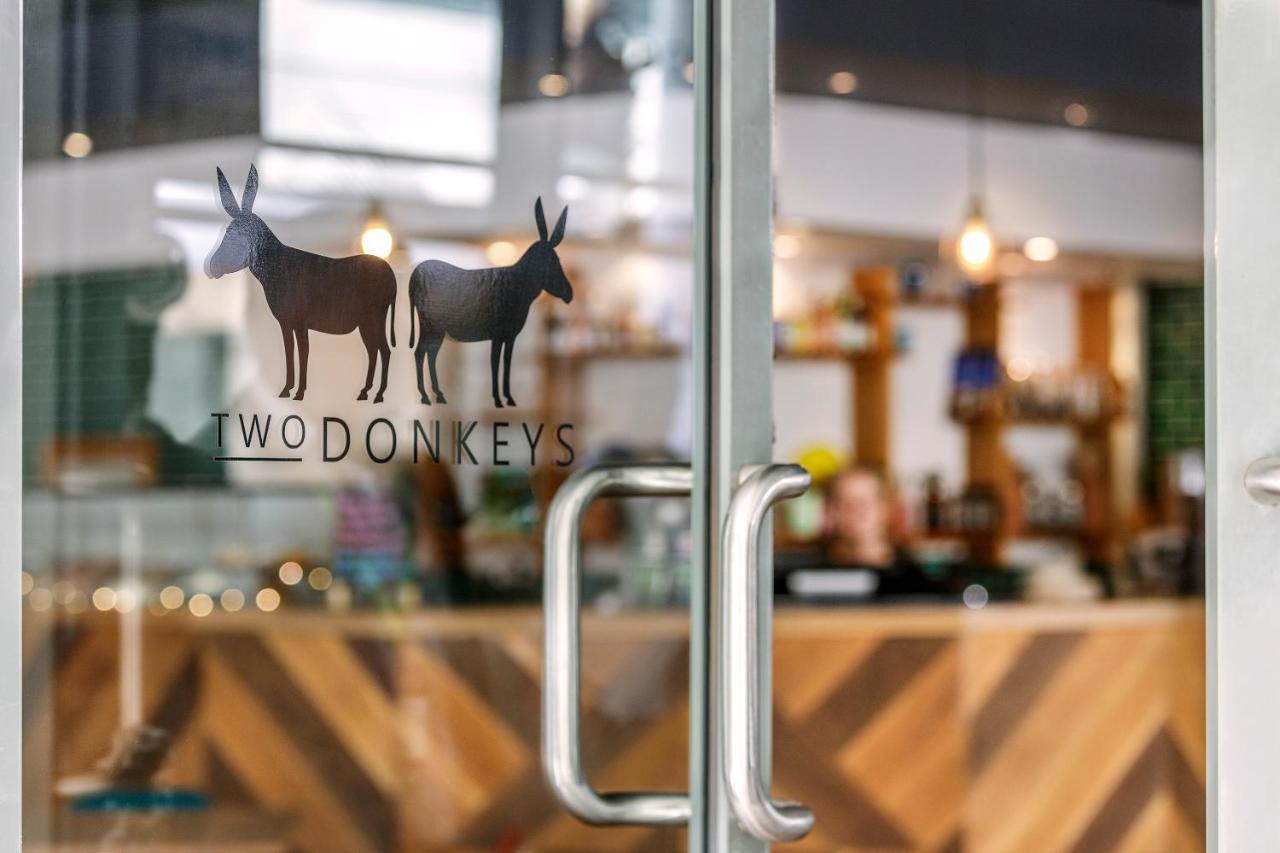 Amora Hotel Brisbane Zewnętrze zdjęcie Two Donkeys