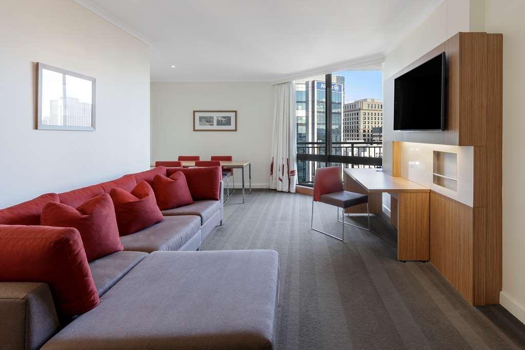 Amora Hotel Brisbane Pokój zdjęcie A suite at the hotel
