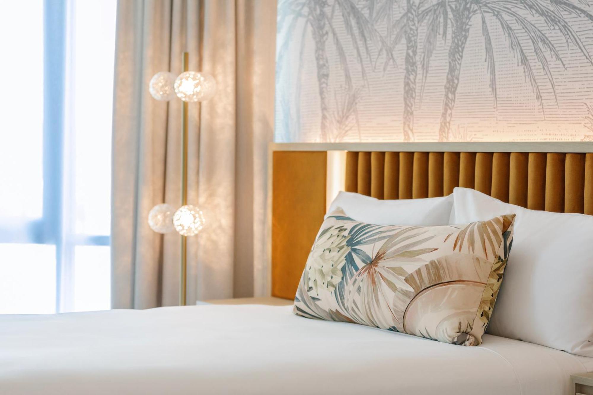 Amora Hotel Brisbane Zewnętrze zdjęcie A pillow