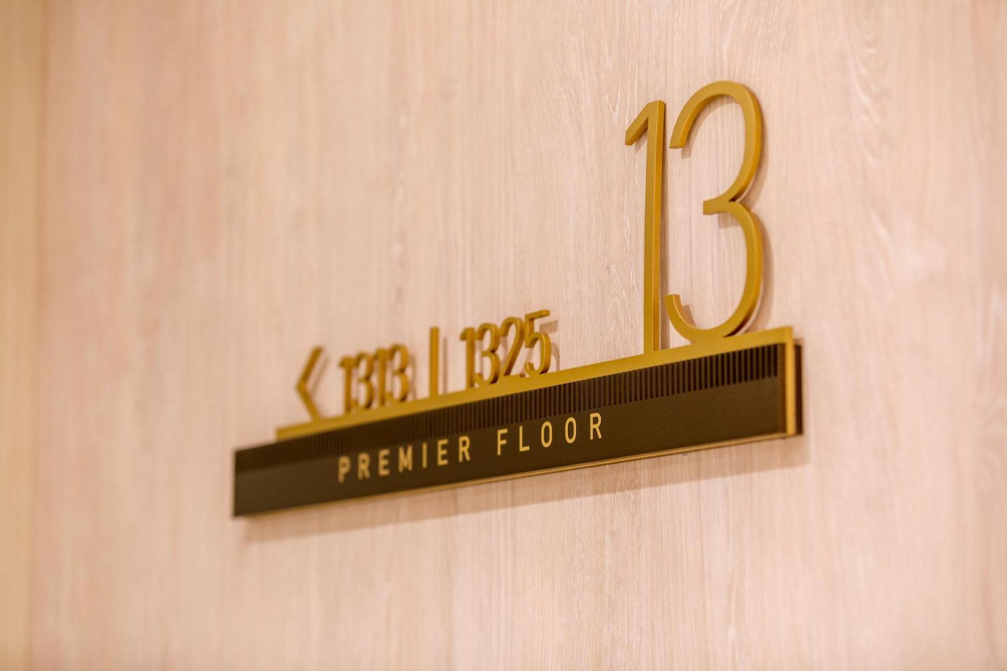 Amora Hotel Brisbane Zewnętrze zdjęcie Floor sign of the 13th floor of the hotel