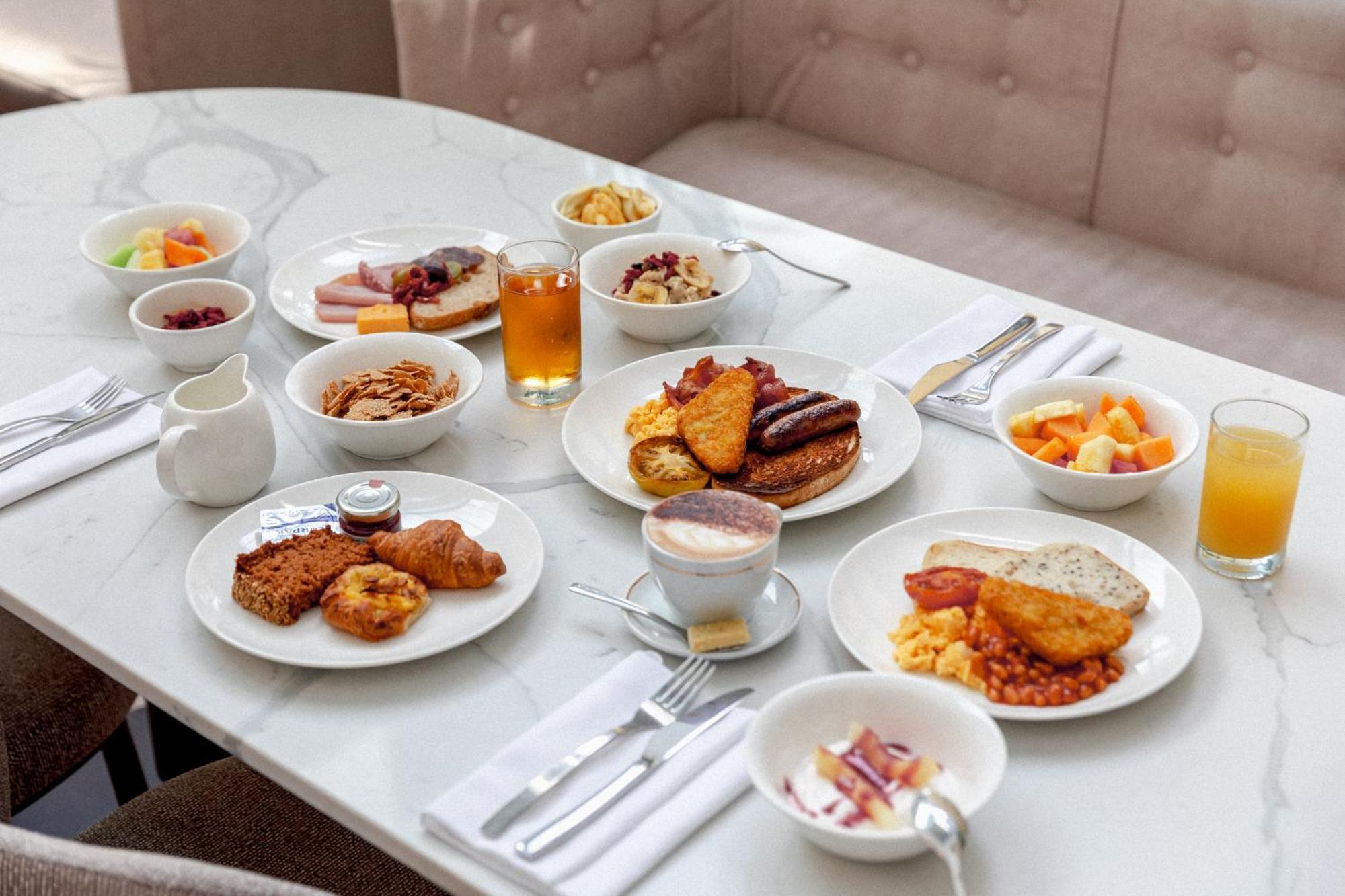 Amora Hotel Brisbane Zewnętrze zdjęcie A breakfast buffet at a hotel