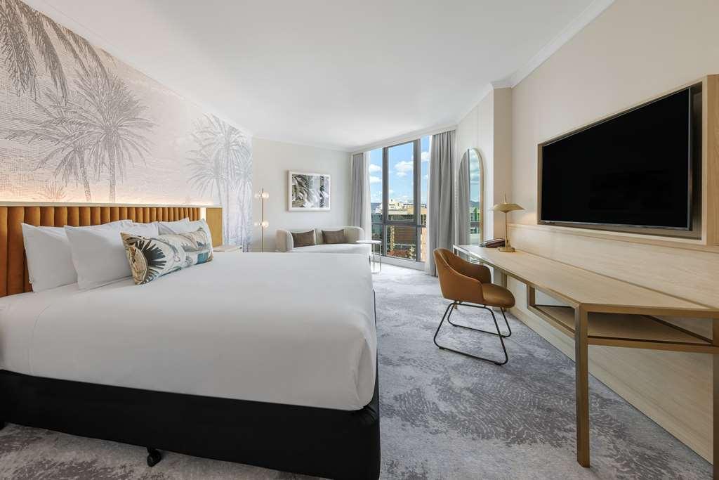 Amora Hotel Brisbane Pokój zdjęcie A guest room at the hotel