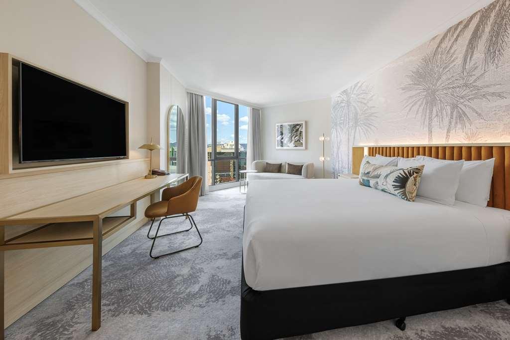 Amora Hotel Brisbane Pokój zdjęcie A guest room at the hotel